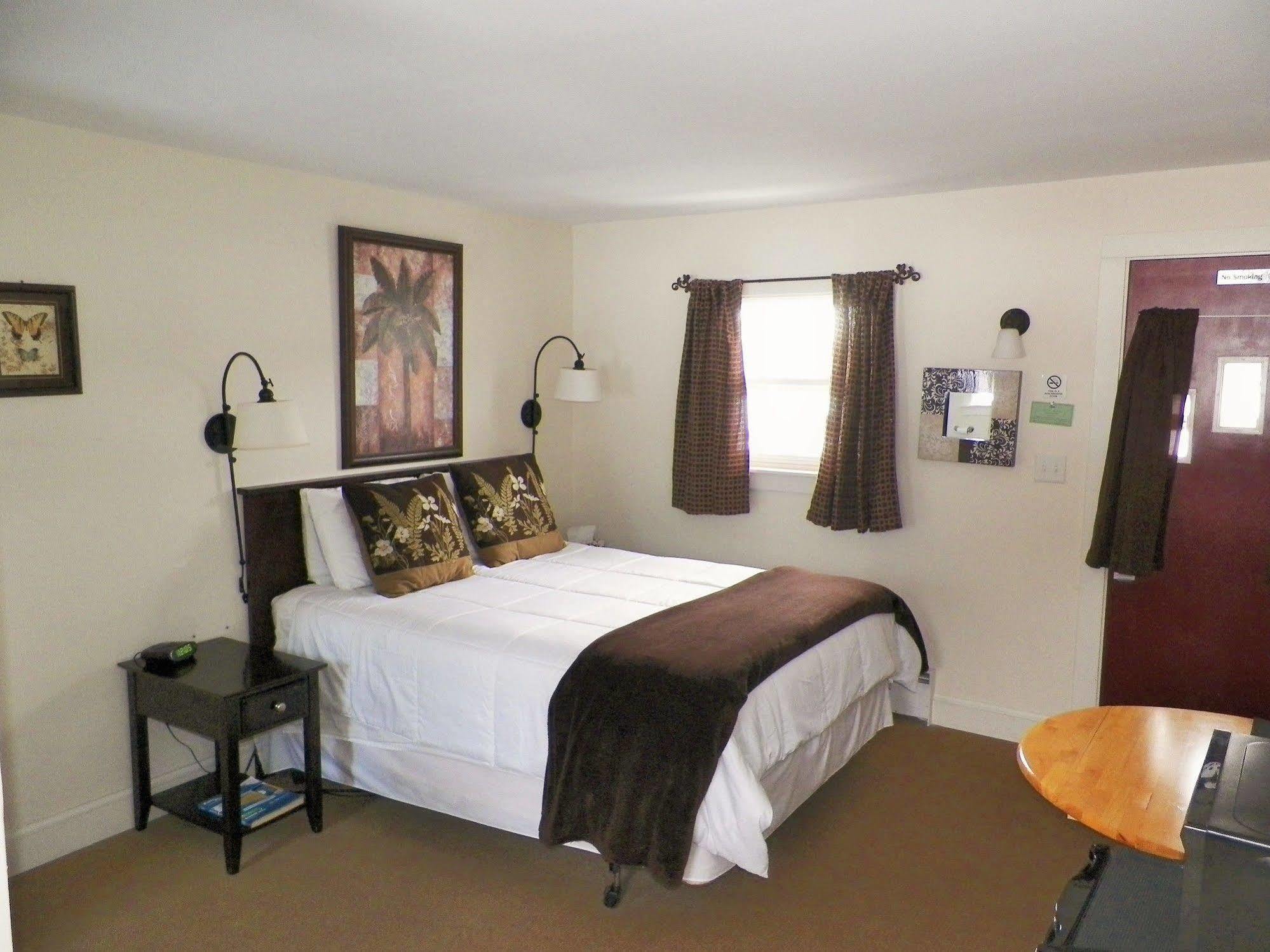 The Whitetail Inn And Suites- Lincoln Exterior photo